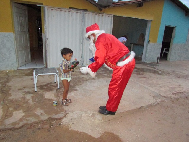 Papai Noel Fez Alegria das Crianças em Na Localidade Jardim - Imagem 86