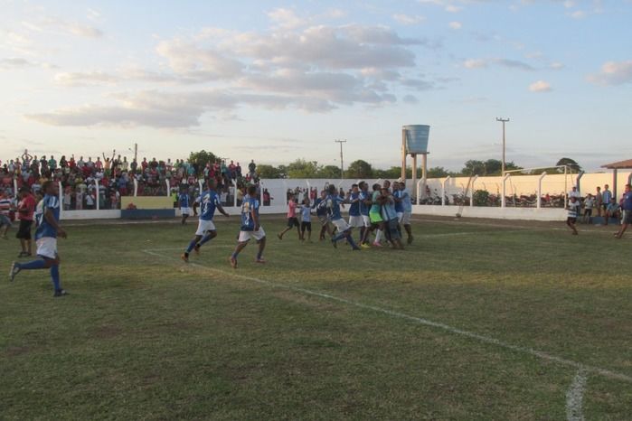 Emelec esmaga o time do Boi Morto e enfrentará a Vila na Final  - Imagem 51