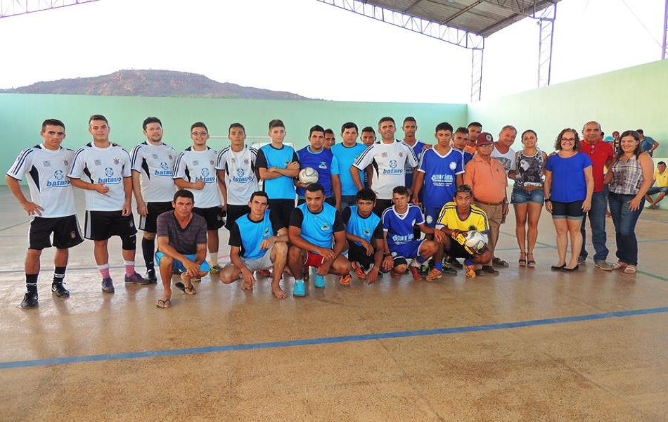 Prefeitura entrega reforma de ginásio poliesportivo