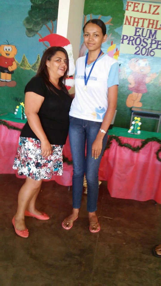 Alunos são homenageados por bons resultados escolares em 2015 - Imagem 2