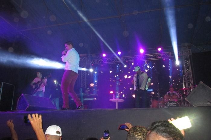 Bonde do Vaqueiro e Forró Molejo finalizam a última noite de festejos no Bairro Baixa - Imagem 9