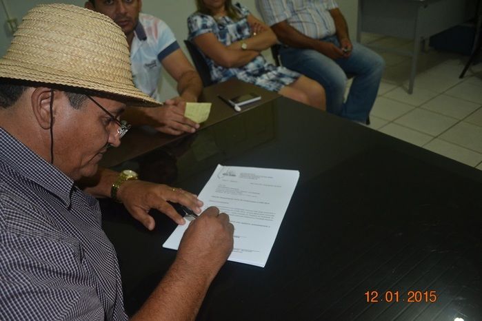 Prefeito Zé Resende assina convênio com a FUNASA para construir 8 sistemas de abastecimento d'água - Imagem 6