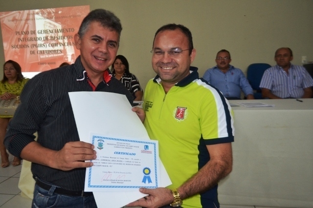 Prefeito assina convênio beneficiando catadores de resíduos sólidos - Imagem 5