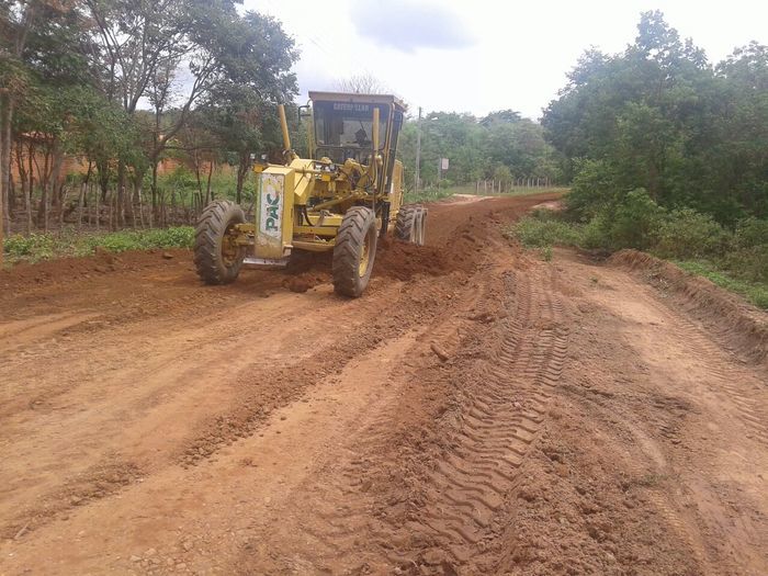 Prefeitura através da Secretaria de Obras realiza recuperação de estradas - Imagem 1
