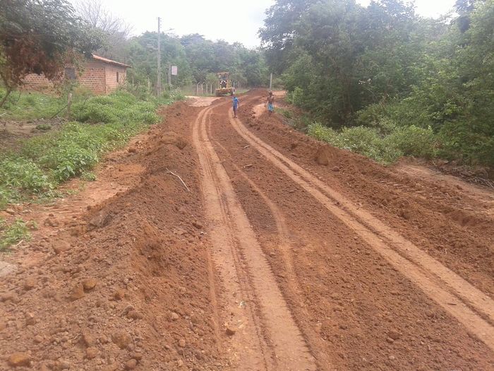Prefeitura através da Secretaria de Obras realiza recuperação de estradas - Imagem 2