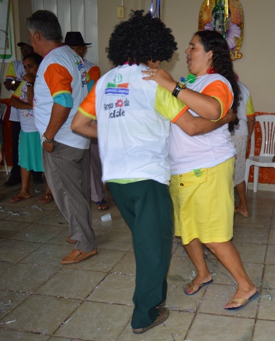 Idosos animam no Bloco Balança mas não Cai no carnaval 2015 - Imagem 5