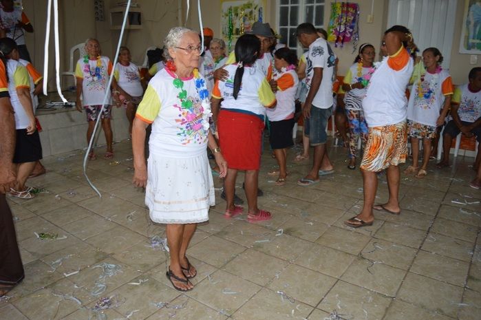 Idosos animam no Bloco Balança mas não Cai no carnaval 2015 - Imagem 16