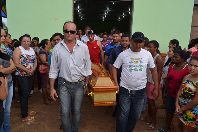 Tristeza e Muita Revolta Marcaram o Sepultamento da Primeira Dama de Lagoa do Sitio Gercineide Monteiro de 34 Anos - Imagem 10