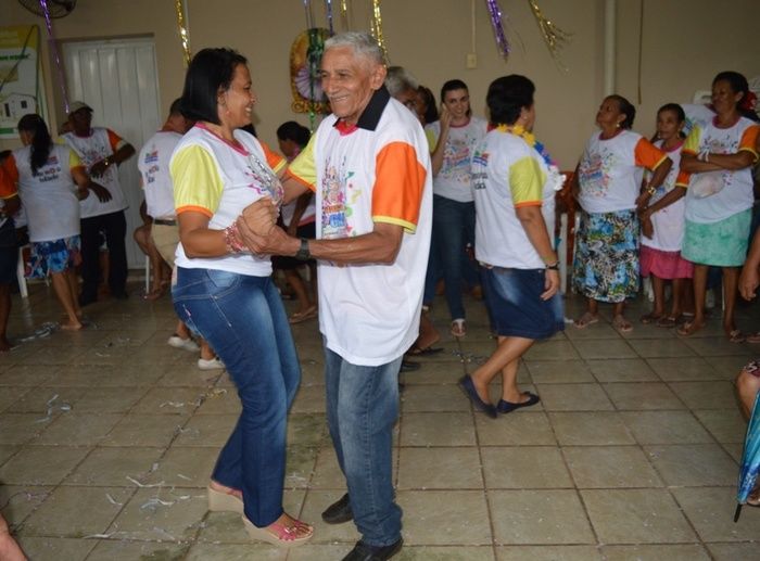 Idosos animam no Bloco Balança mas não Cai no carnaval 2015 - Imagem 6