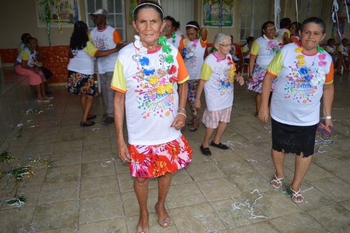 Idosos animam no Bloco Balança mas não Cai no carnaval 2015 - Imagem 1