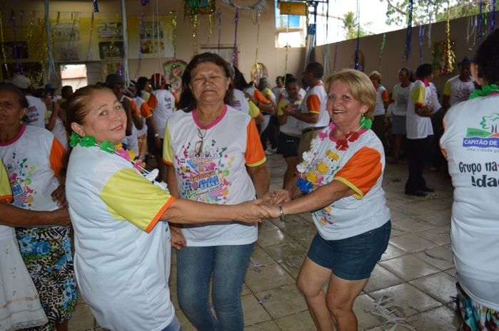 Idosos animam no Bloco Balança mas não Cai no carnaval 2015 - Imagem 12