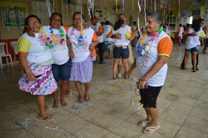 Idosos animam no Bloco Balança mas não Cai no carnaval 2015 - Imagem 2