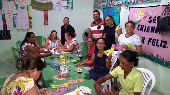 Em encontro do Grupo 'Cuidando de Cuidadores' mães fazem enfeites - Imagem 2