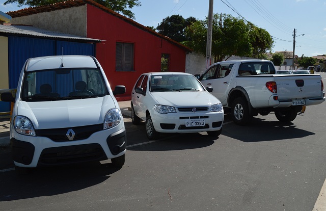 Prefeito de Buriti dos Lopes entrega três veículos para administração municipal - Imagem 2