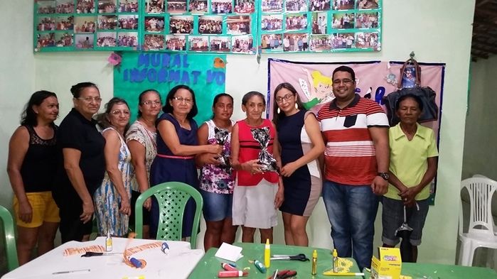 Em encontro do Grupo 'Cuidando de Cuidadores' mães fazem enfeites - Imagem 3