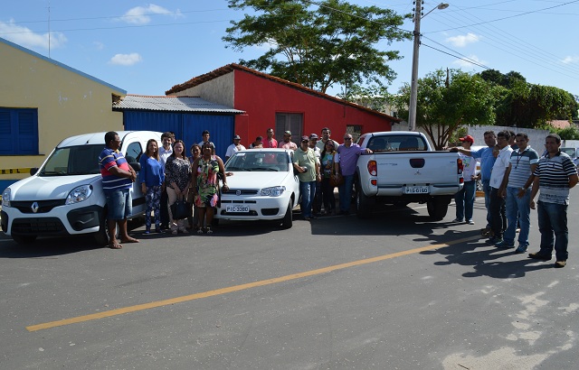 Prefeito de Buriti dos Lopes entrega três veículos para administração municipal - Imagem 1