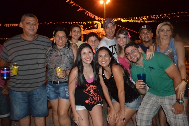 Corso e banda Nairê agitam a primeira noite de Carnaval em Campo Maior - Imagem 14