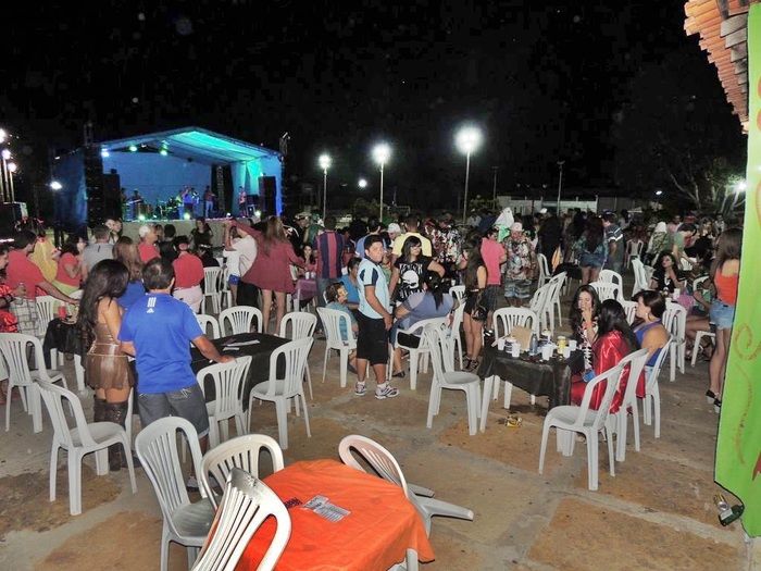 Público prestigia o Baile à Fantasia realizado sexta na AABB - Imagem 19
