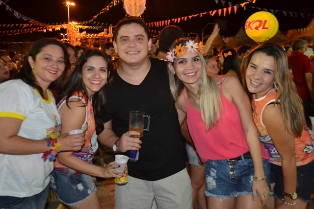 Corso e banda Nairê agitam a primeira noite de Carnaval em Campo Maior - Imagem 33
