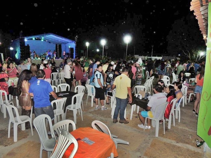 Público prestigia o Baile à Fantasia realizado sexta na AABB - Imagem 20