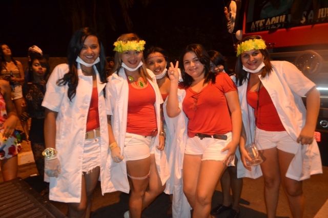 Corso e banda Nairê agitam a primeira noite de Carnaval em Campo Maior - Imagem 9