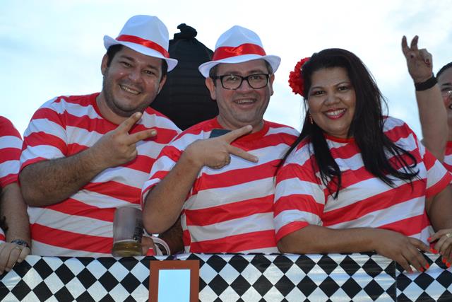 Venicio do Ó e prefeitos da região participam do corso em Valença   - Imagem 20