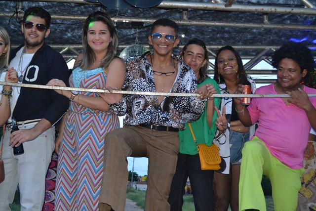 Venicio do Ó e prefeitos da região participam do corso em Valença   - Imagem 28