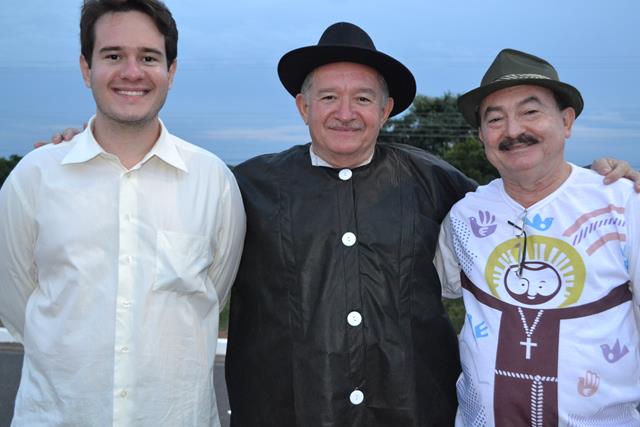 Venicio do Ó e prefeitos da região participam do corso em Valença   - Imagem 26