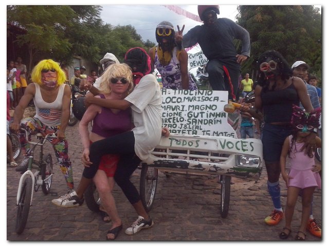 Desfile dos Blocos Só Amigos e Bota pra Moer animam o carnaval em Inhuma - Imagem 10