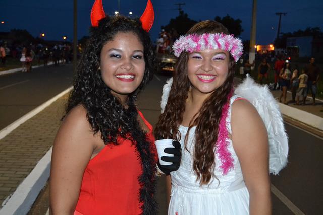 Venicio do Ó e prefeitos da região participam do corso em Valença   - Imagem 37