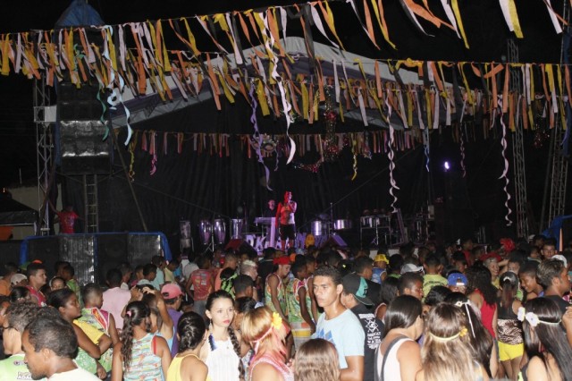 Mais de 1.500 pessoas participaram da festa de carnaval em Miguel Alves  - Imagem 5