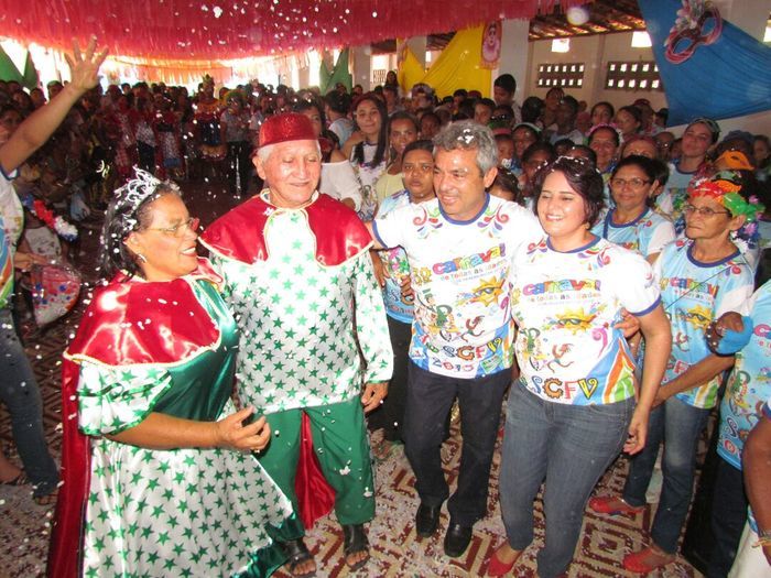 Prefeito Edílson Capote participa do terceiro carnaval do idoso - Imagem 5