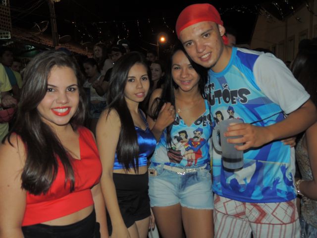 Público prestigia primeira noite de carnaval  - Imagem 3