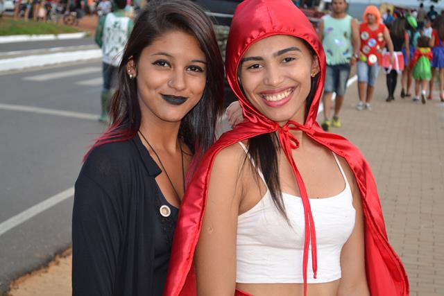 Venicio do Ó e prefeitos da região participam do corso em Valença   - Imagem 10