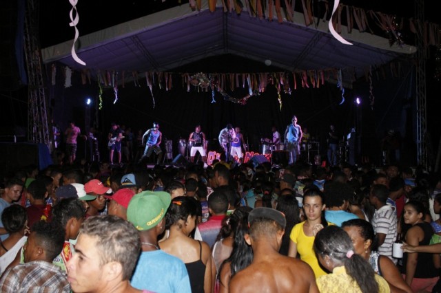 Mais de 1.500 pessoas participaram da festa de carnaval em Miguel Alves  - Imagem 23