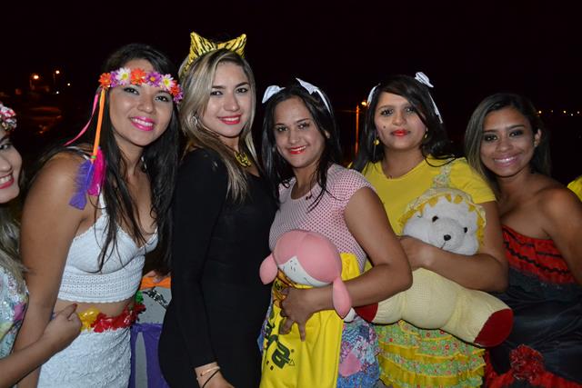 Venicio do Ó e prefeitos da região participam do corso em Valença   - Imagem 65