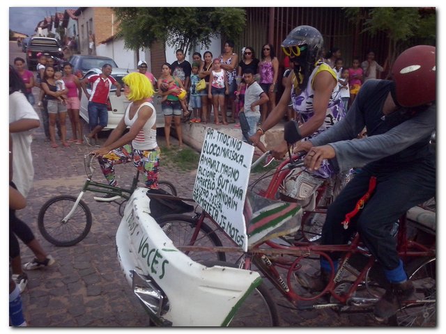 Desfile dos Blocos Só Amigos e Bota pra Moer animam o carnaval em Inhuma - Imagem 7