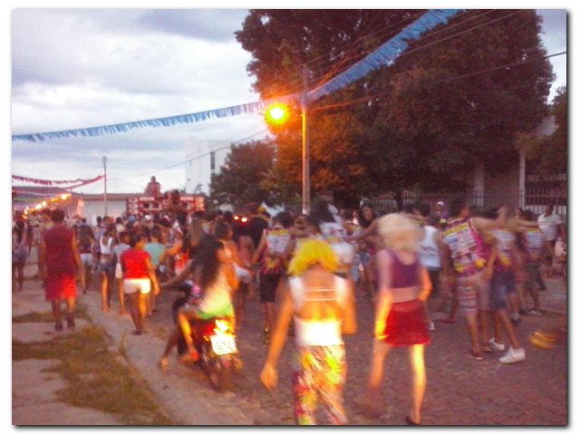 Desfile dos Blocos Só Amigos e Bota pra Moer animam o carnaval em Inhuma - Imagem 4