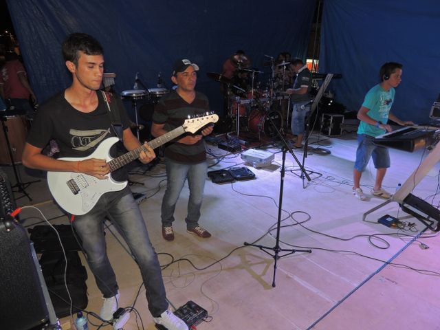 Público prestigia primeira noite de carnaval  - Imagem 21