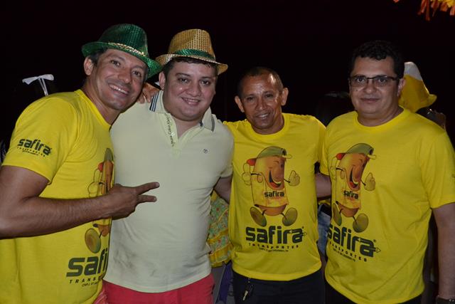 Venicio do Ó e prefeitos da região participam do corso em Valença   - Imagem 45