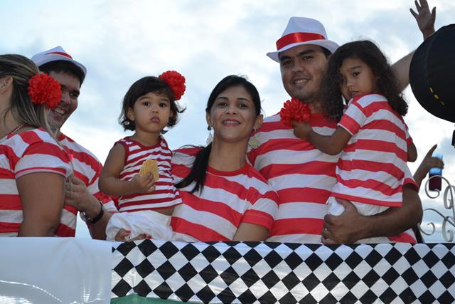 Venicio do Ó e prefeitos da região participam do corso em Valença   - Imagem 22