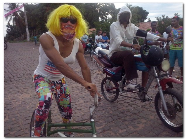 Desfile dos Blocos Só Amigos e Bota pra Moer animam o carnaval em Inhuma - Imagem 12