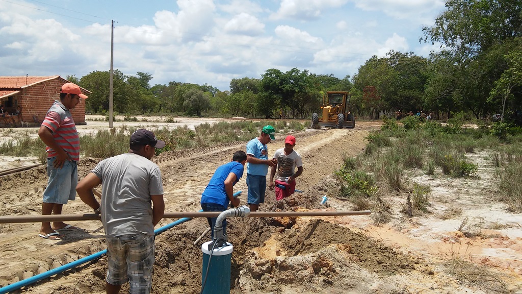 Prefeito Zé Resende leva água encanada a mais uma comunidade de Boa Hora
