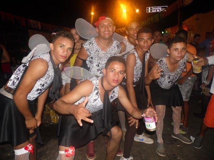 Bloco Os Gatões arrasta quase 25 mil pessoas para avenida - Imagem 52