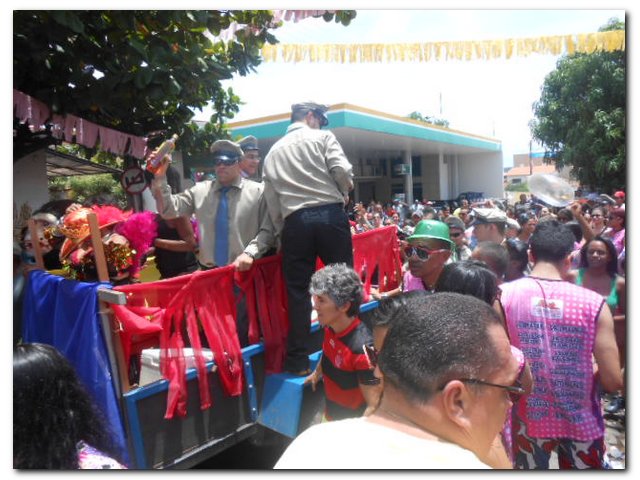 Bloco “Vai Quem Quer” arrasta multidão em Inhuma  - Imagem 9