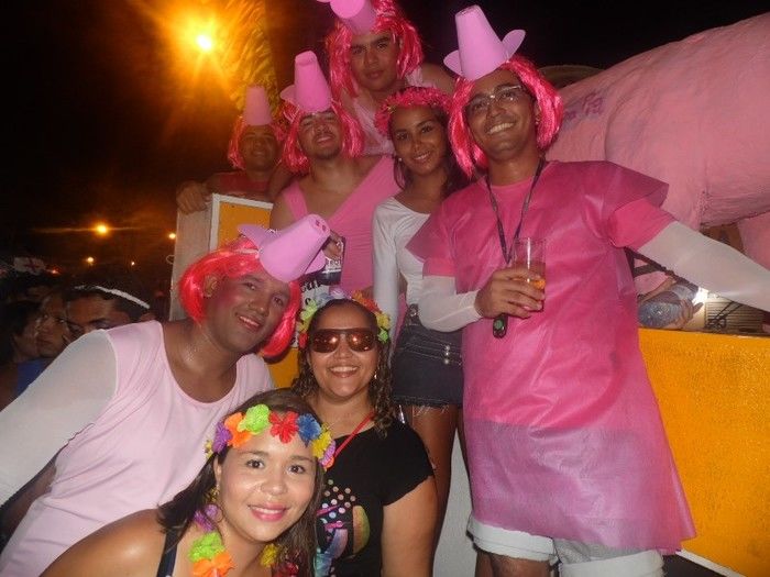 Bloco Os Gatões arrasta quase 25 mil pessoas para avenida - Imagem 33