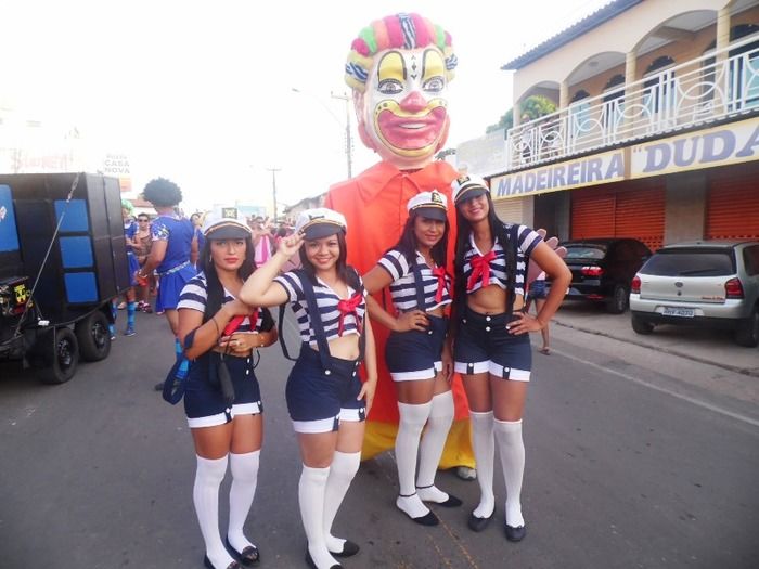 Bloco Os Gatões arrasta quase 25 mil pessoas para avenida - Imagem 9