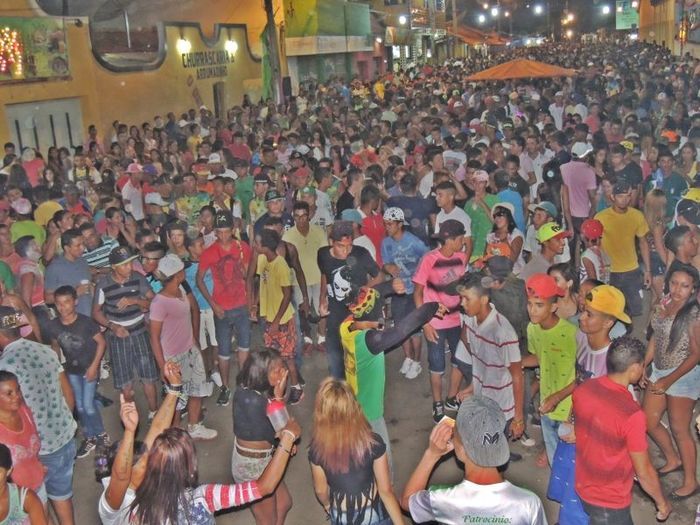 Quase 10 Mil pessoas estavam no corrador da folia da 2ª noite de carnaval - Imagem 8