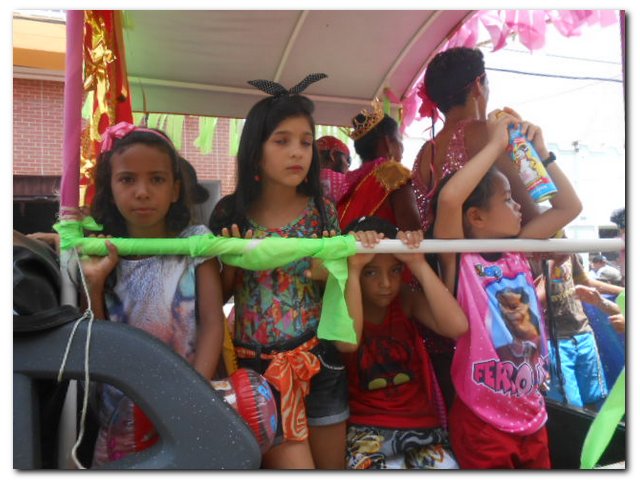 Bloco “Vai Quem Quer” arrasta multidão em Inhuma  - Imagem 13