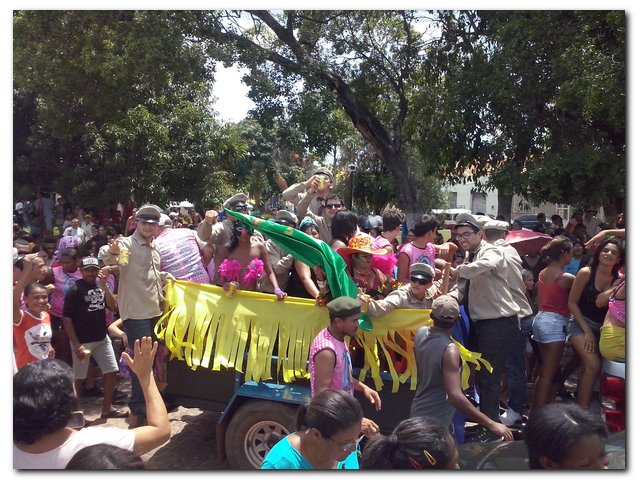 Bloco “Vai Quem Quer” arrasta multidão em Inhuma  - Imagem 25